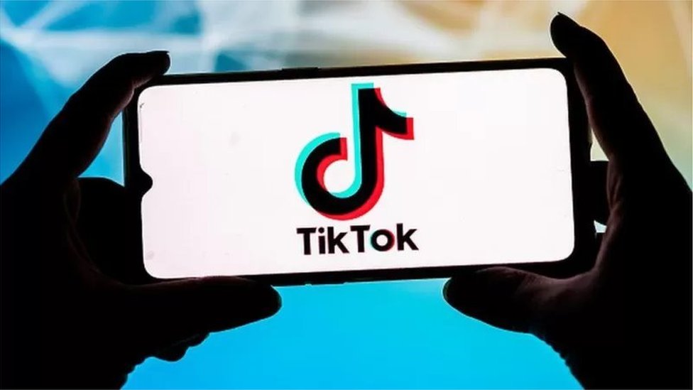 TikTok testuje nové vodorovné zobrazení videí na celou šířku